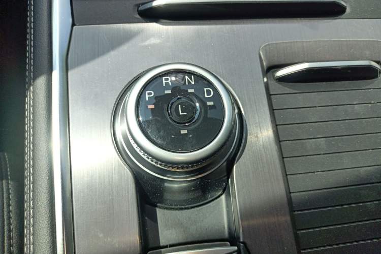 Used Ford Explorer 2023 EcoBoost 285 Four-Wheel Drive Stylish Plus Version 7 Seats Gear Lever