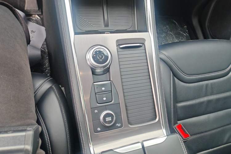 Used Ford Explorer 2023 EcoBoost 285 Four-Wheel Drive Stylish Plus Version 7 Seats Gear Lever