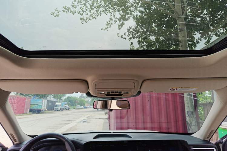 Used Ford Explorer 2023 EcoBoost 285 Four-Wheel Drive Stylish Plus Version 7 Seats Headliner