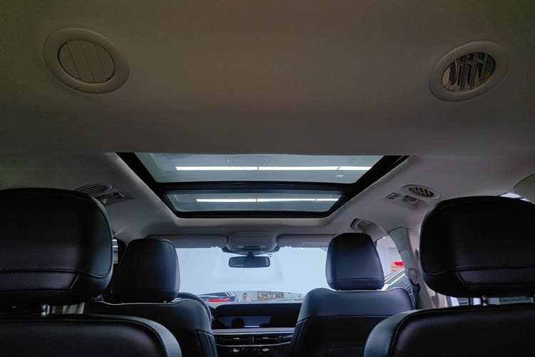 Used Ford Explorer 2023 EcoBoost 285 Four-Wheel Drive Titanium Edition 6 Seats Headliner