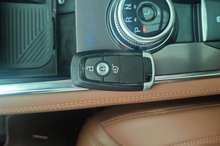 Used Ford Explorer 2023 EcoBoost 285 Four-Wheel Drive Stylish Plus Version 7 Seats Interior 1