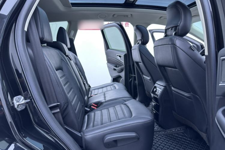 Used Ford Explorer 2023 EcoBoost 285 Four-Wheel Drive Titanium Edition 7-Seater Interior 1