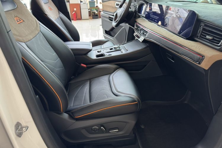 Used Ford Explorer 2023 EcoBoost 285 Kunlun Peak Edition 6-Seater Interior 10