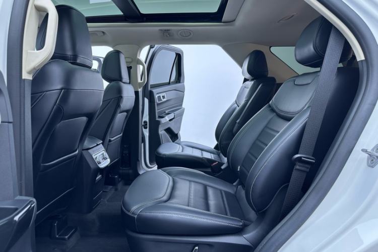 Used Ford Explorer 2023 EcoBoost 285 4x4 Trend Plus Edition 6 Seats Interior 11