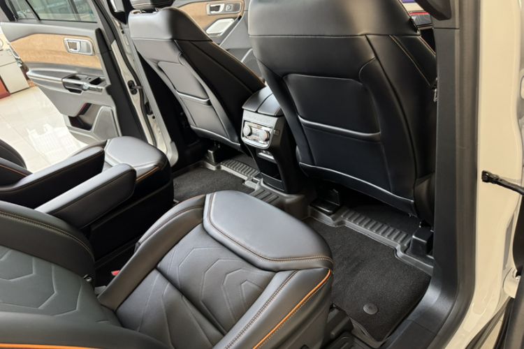 Used Ford Explorer 2023 EcoBoost 285 Kunlun Peak Edition 6-Seater Interior 12