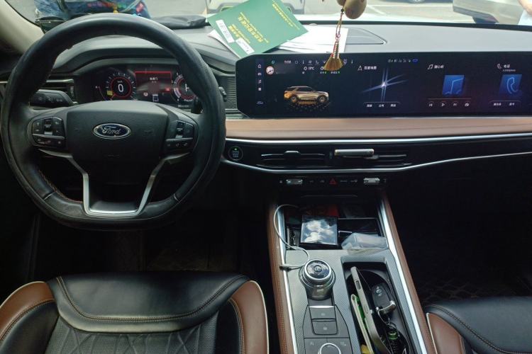 Used Ford Explorer 2023 EcoBoost 285 Four-Wheel Drive Titanium Edition 7-Seater Interior 2