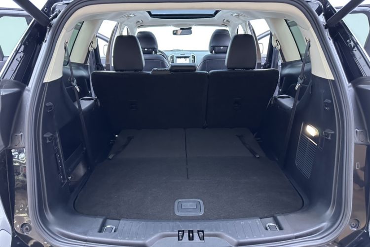 Used Ford Explorer 2023 EcoBoost 285 Four-Wheel Drive Titanium Edition 7-Seater Interior 2