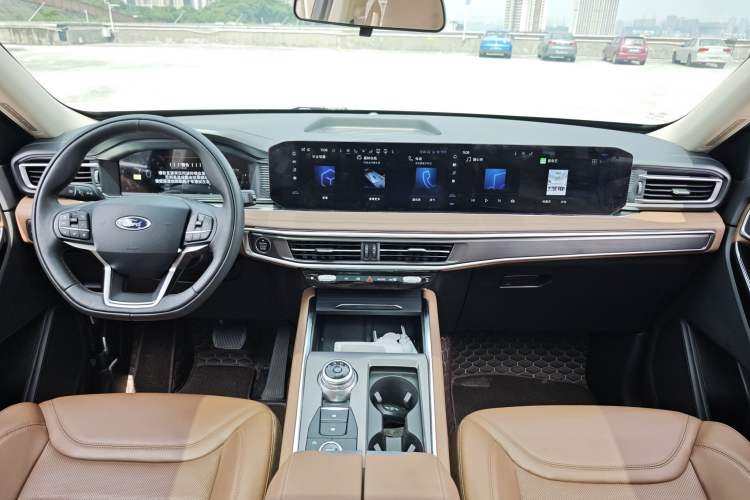Used Ford Explorer 2023 EcoBoost 285 Four-Wheel Drive Stylish Plus Version 7 Seats Interior 3