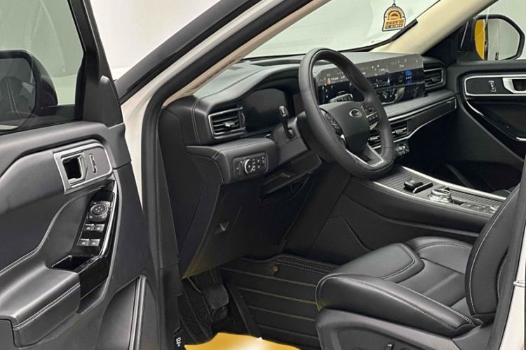 Used Ford Explorer 2023 EcoBoost 285 4x4 Trend Plus Edition 6 Seats Interior 3