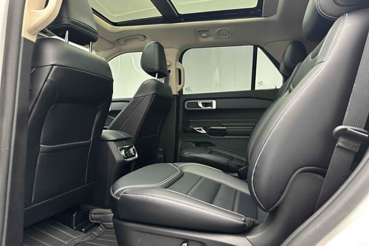 Used Ford Explorer 2023 EcoBoost 285 4x4 Trend Plus Edition 6 Seats Interior 4