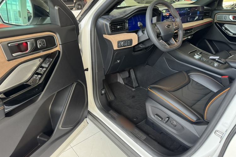 Used Ford Explorer 2023 EcoBoost 285 Kunlun Peak Edition 6-Seater Interior 4