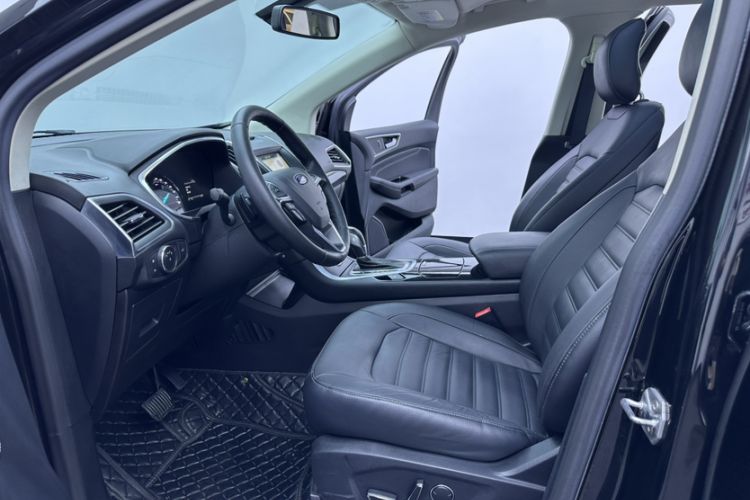 Used Ford Explorer 2023 EcoBoost 285 Four-Wheel Drive Titanium Edition 7-Seater Interior 5