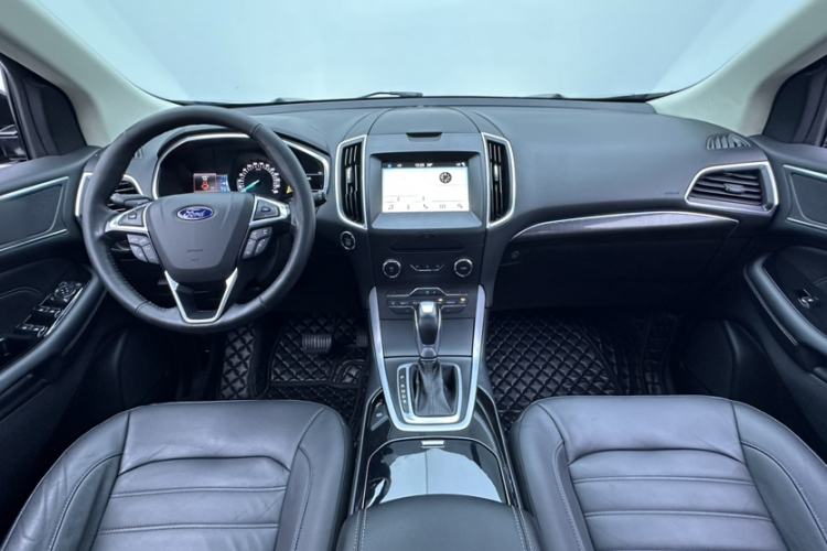 Used Ford Explorer 2023 EcoBoost 285 Four-Wheel Drive Titanium Edition 7-Seater Interior 6