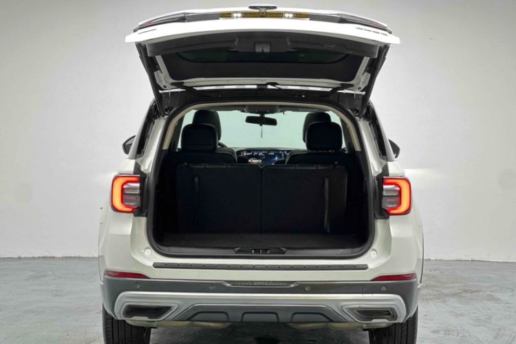 Used Ford Explorer 2023 EcoBoost 285 4x4 Trend Plus Edition 6 Seats Interior 7