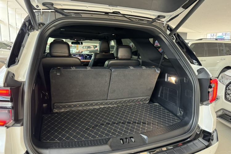 Used Ford Explorer 2023 EcoBoost 285 Kunlun Peak Edition 6-Seater Interior 7