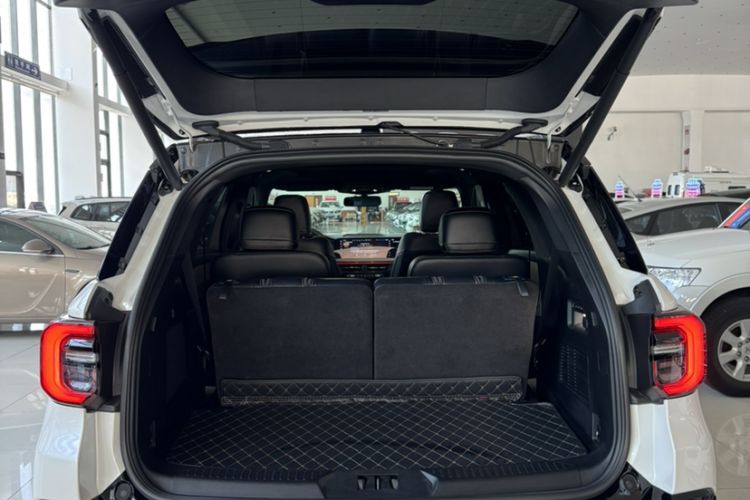 Used Ford Explorer 2023 EcoBoost 285 Kunlun Peak Edition 6-Seater Interior 8