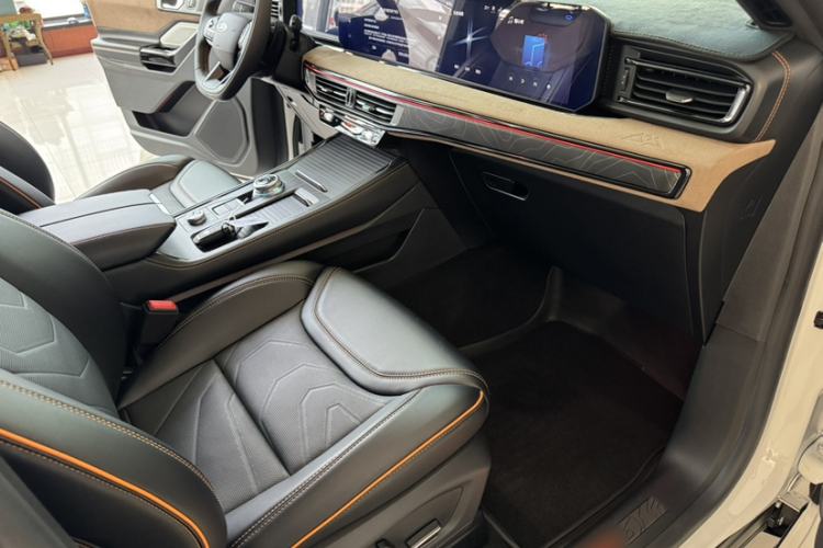 Used Ford Explorer 2023 EcoBoost 285 Kunlun Peak Edition 6-Seater Interior 9