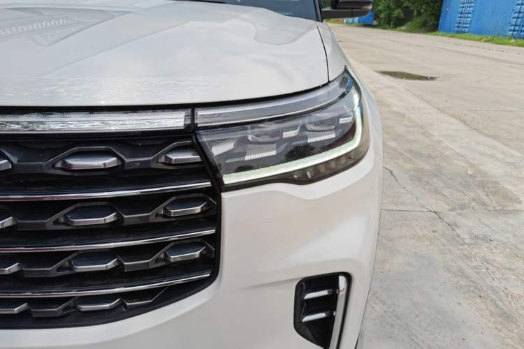 Used Ford Explorer 2023 EcoBoost 285 Four-Wheel Drive Stylish Plus Version 7 Seats Left Front Headlight