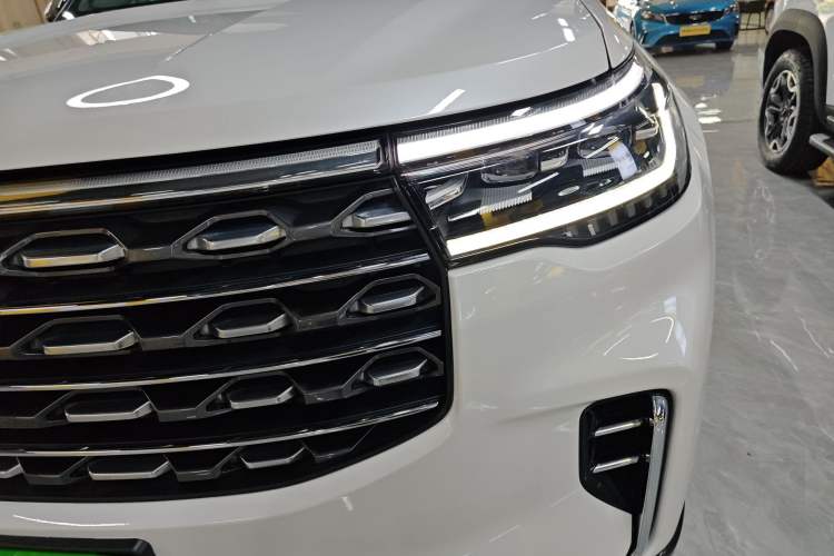 Used Ford Explorer 2023 EcoBoost 285 4x4 Trend Plus Edition 6 Seats Left Front Headlight