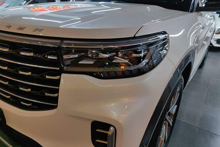 Used Ford Explorer 2023 EcoBoost 285 Four-Wheel Drive Titanium Edition 7-Seater Left Front Headlight