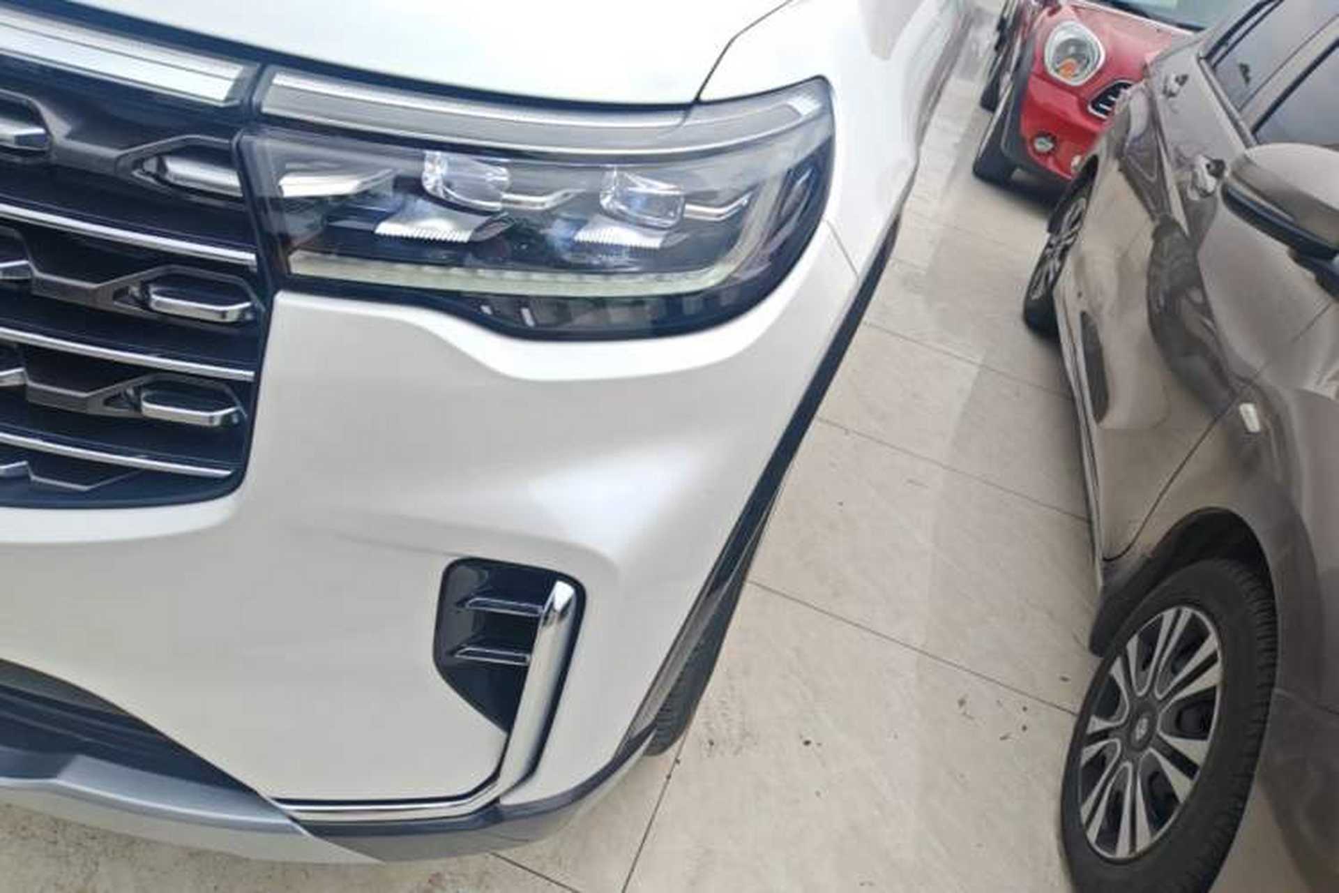 Used Ford Explorer 2023 EcoBoost 285 Four-Wheel Drive Stylish Plus Version 7 Seats Left Front Headlight