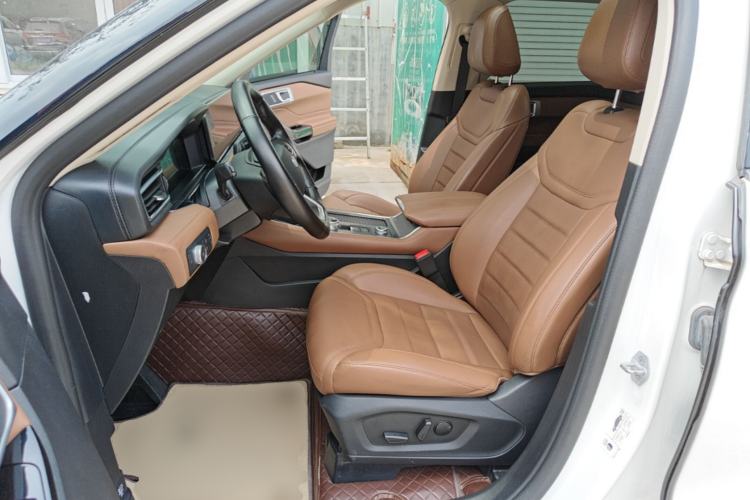 Used Ford Explorer 2023 EcoBoost 285 Four-Wheel Drive Stylish Plus Version 7 Seats Left Front Seat