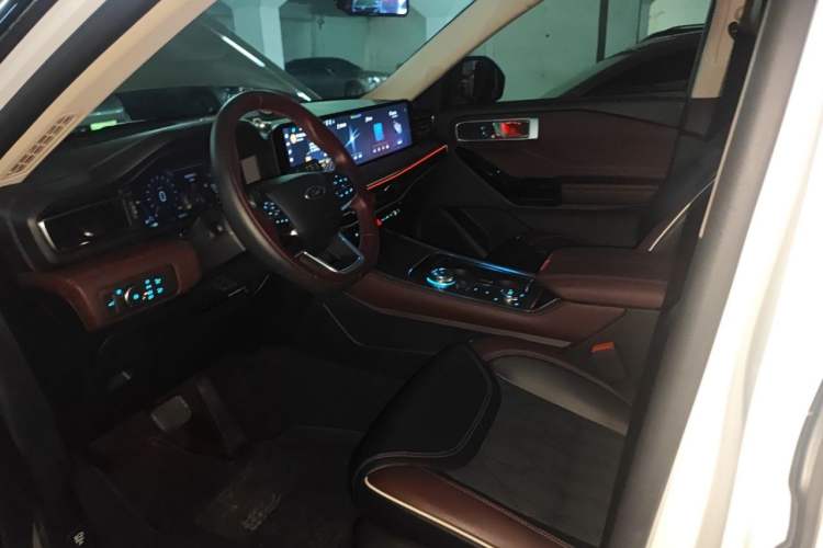 Used Ford Explorer 2023 EcoBoost 285 Four-Wheel Drive Titanium Edition 7-Seater Left Front Seat