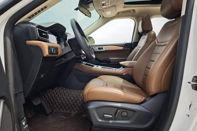 Used Ford Explorer 2023 EcoBoost 285 Four-Wheel Drive Stylish Plus Version 7 Seats Left Front Seat