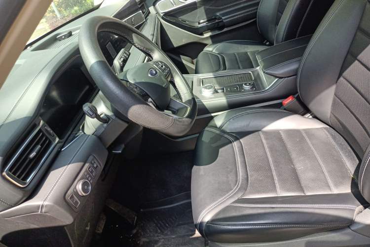 Used Ford Explorer 2023 EcoBoost 285 Four-Wheel Drive Stylish Plus Version 7 Seats Left Front Seat
