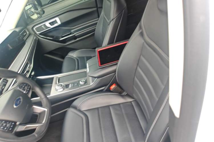 Used Ford Explorer 2023 EcoBoost 285 Four-Wheel Drive Stylish Plus Version 7 Seats Left Front Seat