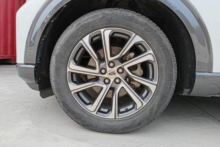 Used Ford Explorer 2023 EcoBoost 285 Four-Wheel Drive Stylish Plus Version 7 Seats Left Front Wheel Hub