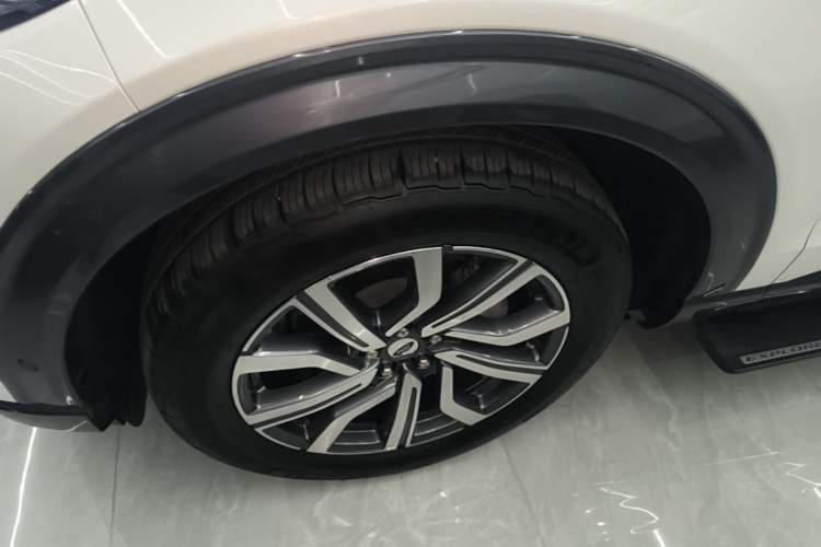 Used Ford Explorer 2023 EcoBoost 285 Four-Wheel Drive Titanium Edition 7-Seater Left Front Wheel Hub