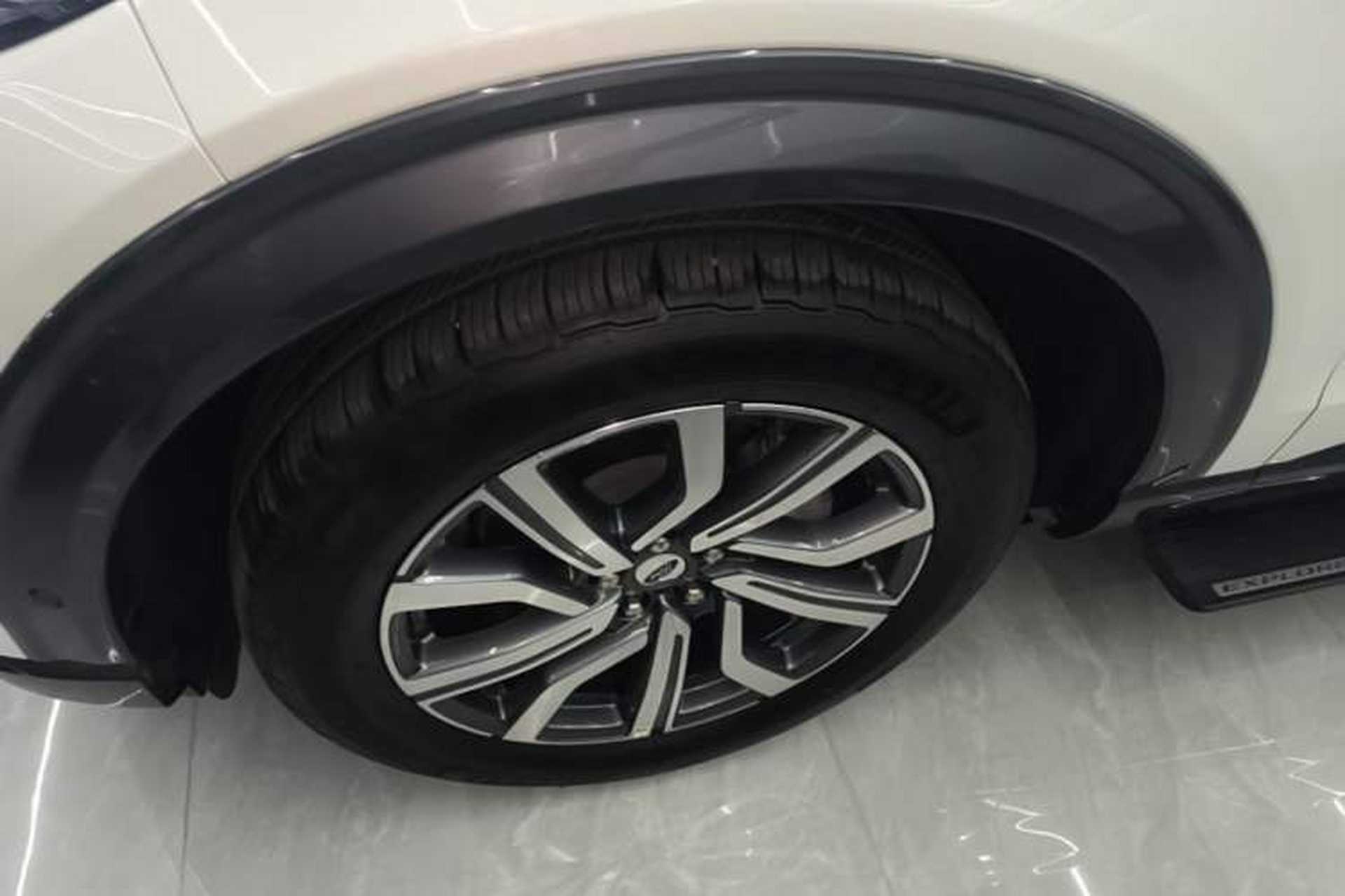 Used Ford Explorer 2023 EcoBoost 285 Four-Wheel Drive Titanium Edition 7-Seater Left Front Wheel Hub