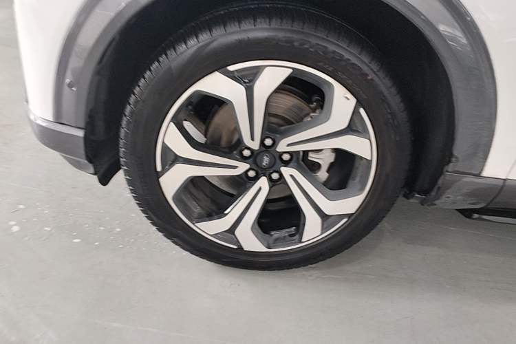 Used Ford Explorer 2023 EcoBoost 285 4x4 ST-LINE 6-Seater Left Front Wheel Hub