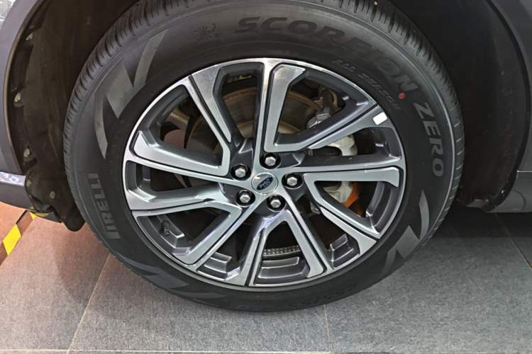 Used Ford Explorer 2023 EcoBoost 285 4x4 Trend Plus Edition 6 Seats Left Front Wheel Hub