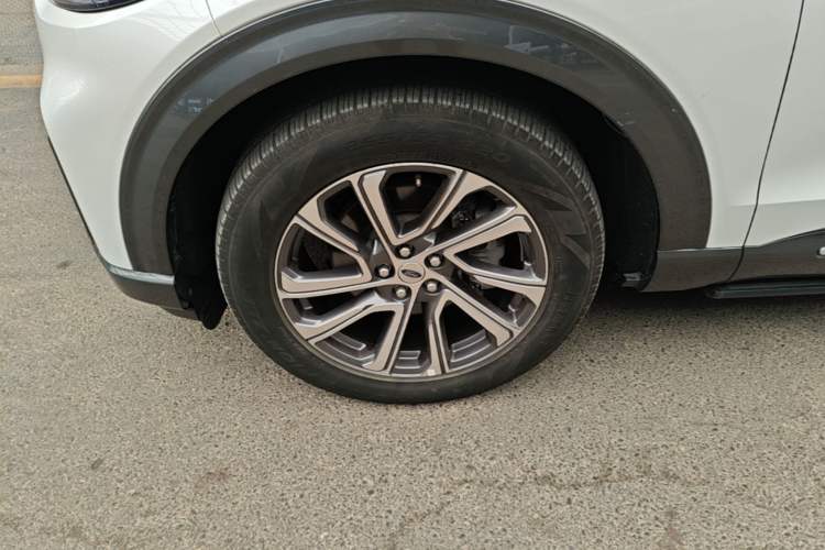 Used Ford Explorer 2023 EcoBoost 285 Four-Wheel Drive Stylish Plus Version 7 Seats Left Front Wheel Hub