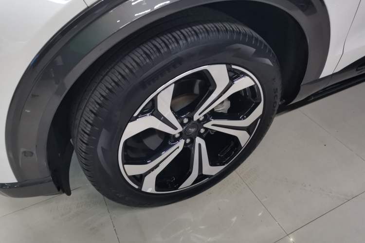 Used Ford Explorer 2023 EcoBoost 285 4x4 ST-LINE 7-Seater Left Front Wheel Hub