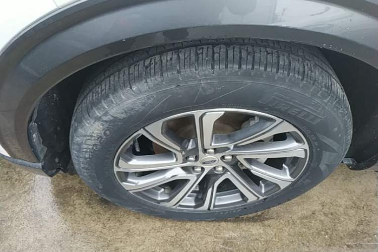 Used Ford Explorer 2023 EcoBoost 285 4x4 Trend Plus Edition 6 Seats Left Front Wheel Hub