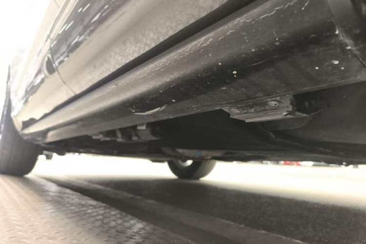 Used Ford Explorer 2023 EcoBoost 285 Four-Wheel Drive Titanium Edition 6 Seats Left Side Sill