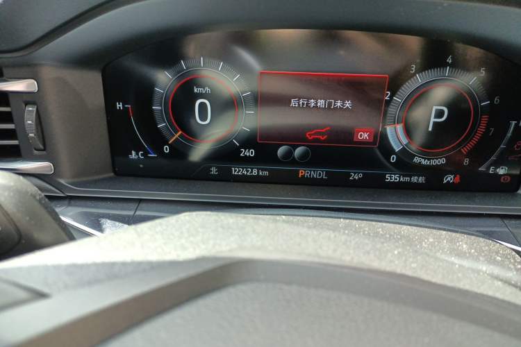 Used Ford Explorer 2023 EcoBoost 285 Four-Wheel Drive Stylish Plus Version 7 Seats Odometer Close Up