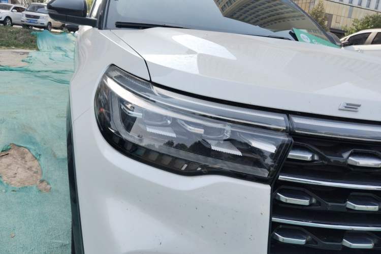 Used Ford Explorer 2023 EcoBoost 285 Four-Wheel Drive Titanium Edition 6 Seats Right Front Headlight
