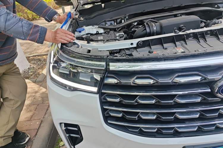 Used Ford Explorer 2023 EcoBoost 285 Rear-Drive Trend Edition 7-Seater Right Front Headlight