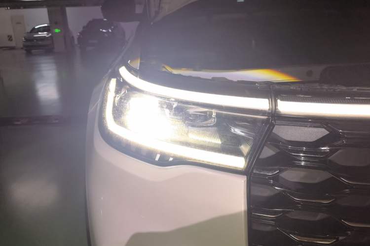 Used Ford Explorer 2023 EcoBoost 285 4x4 ST-LINE 7-Seater Right Front Headlight