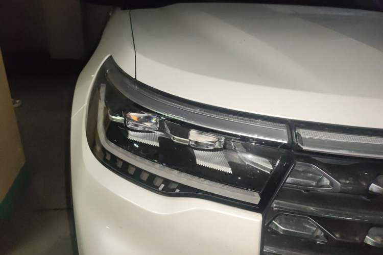 Used Ford Explorer 2023 EcoBoost 285 Four-Wheel Drive Stylish Plus Version 7 Seats Right Front Headlight