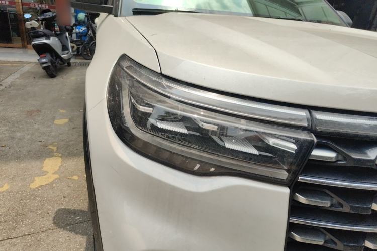 Used Ford Explorer 2023 EcoBoost 285 Four-Wheel Drive Titanium Edition 7-Seater Right Front Headlight