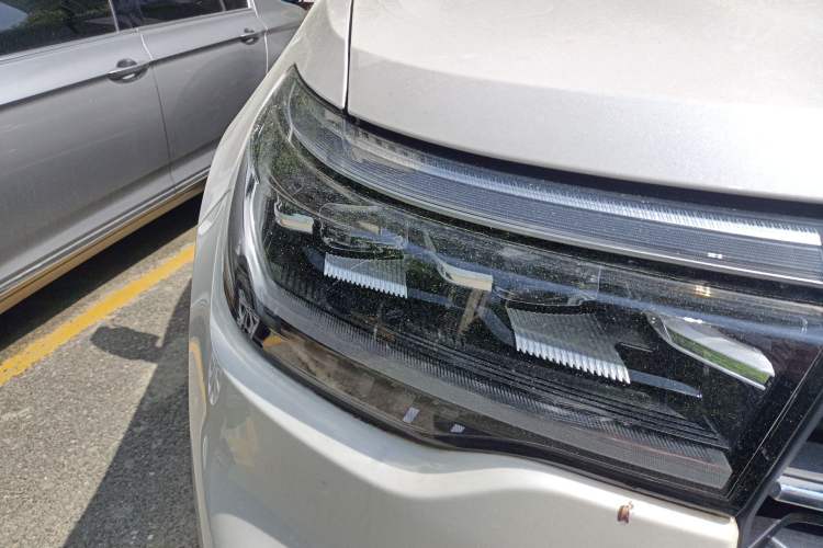 Used Ford Explorer 2023 EcoBoost 285 Four-Wheel Drive Stylish Plus Version 7 Seats Right Front Headlight