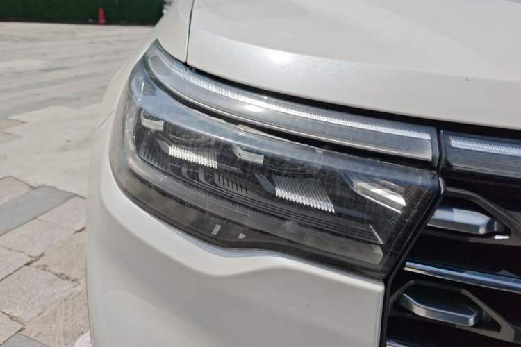 Used Ford Explorer 2023 EcoBoost 285 Four-Wheel Drive Stylish Plus Version 7 Seats Right Front Headlight
