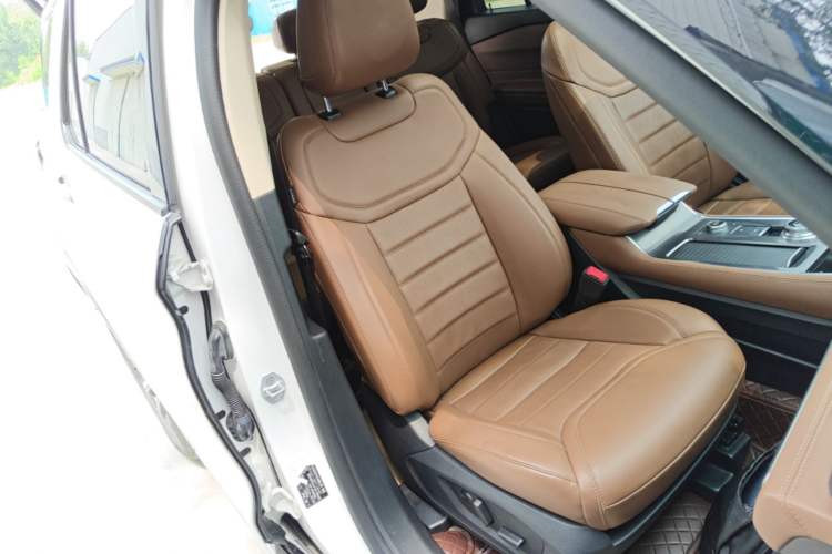 Used Ford Explorer 2023 EcoBoost 285 Four-Wheel Drive Stylish Plus Version 7 Seats Right Front Seat