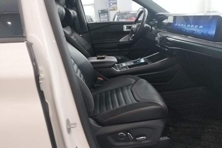 Used Ford Explorer 2023 EcoBoost 285 4x4 ST-LINE 6-Seater Right Front Seat