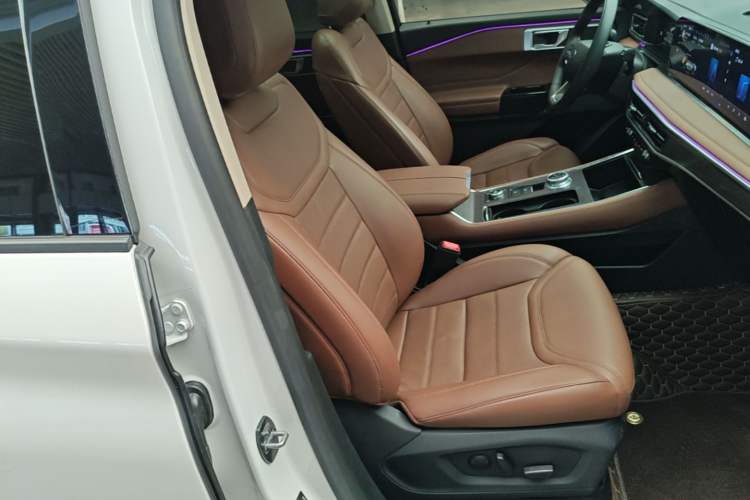 Used Ford Explorer 2023 EcoBoost 285 Four-Wheel Drive Stylish Plus Version 7 Seats Right Front Seat